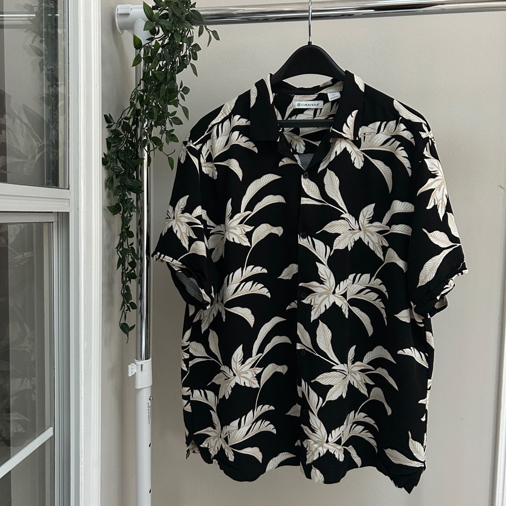 Gently Used Cubavera Mens XL Black Tropical Palm Leaf Short Sleeve Button Shirt